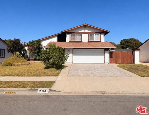 Photo of 2114 Rhonda Street, Oxnard, CA 93036 (MLS # 26858195)