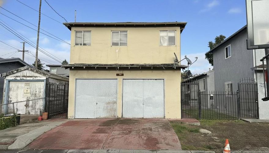 7856 - 7858 Garfield Ave, Oakland Duplex with two 2BR/1BA units and one garage space per unit. One unit vacant; one M2M tenant. Property needs TLC, strong value-add potential for investors or owner-occupants. Great location near services and commute routes.