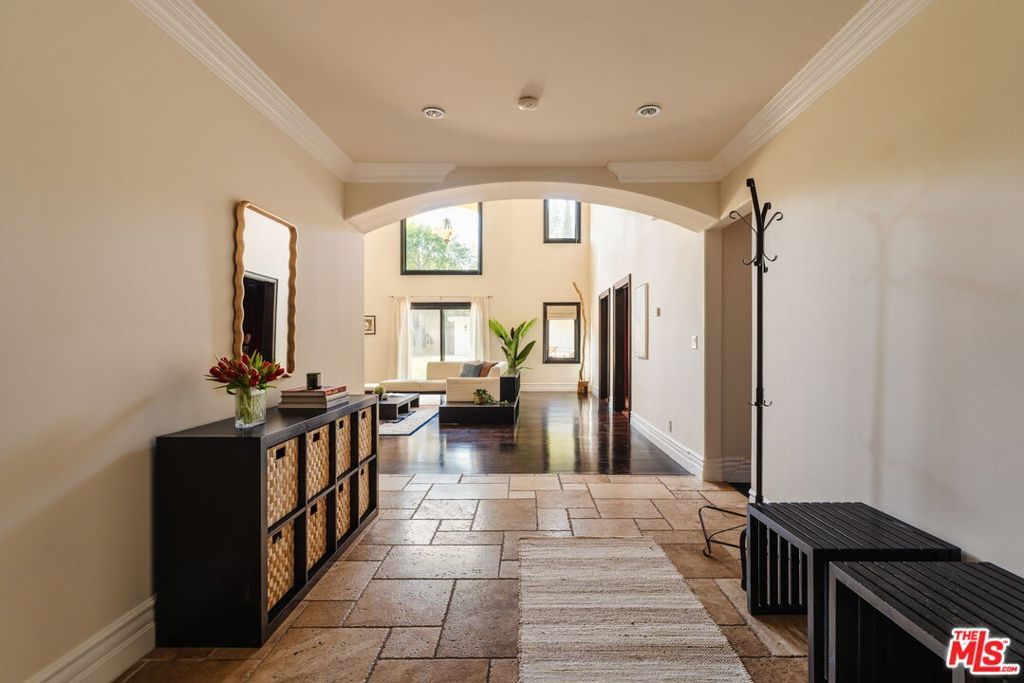 Photo of 17236 Weddington Street, Encino, CA 91316 (MLS # 26669743)