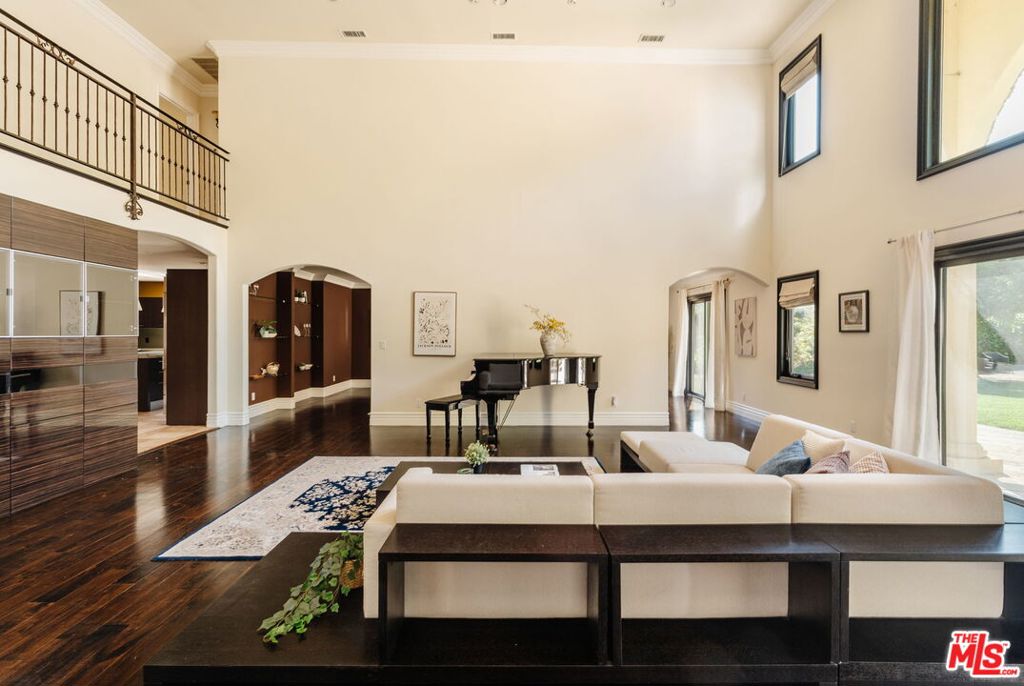 17236 Weddington Street