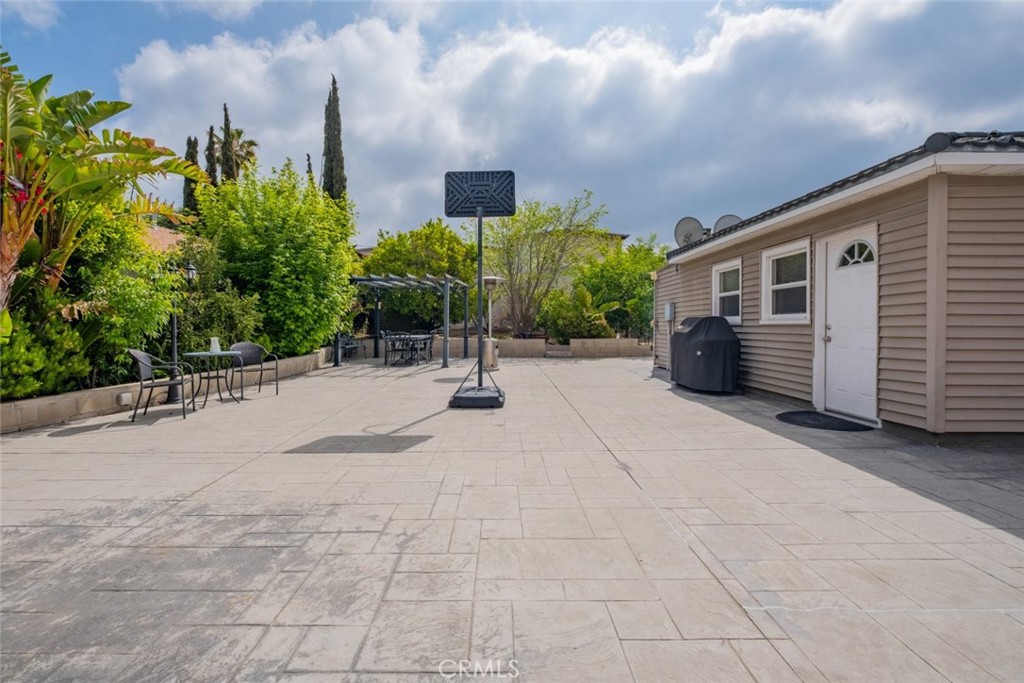 10404 Jardine Avenue