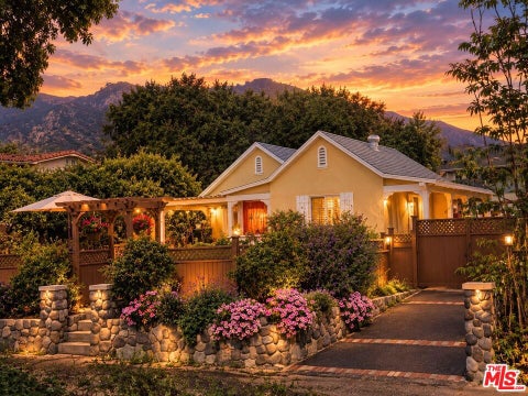 Photo of 1848 N Oxford Avenue, Pasadena, CA 91104 (MLS # 26985429)