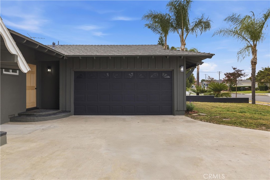 1261 E Balsam