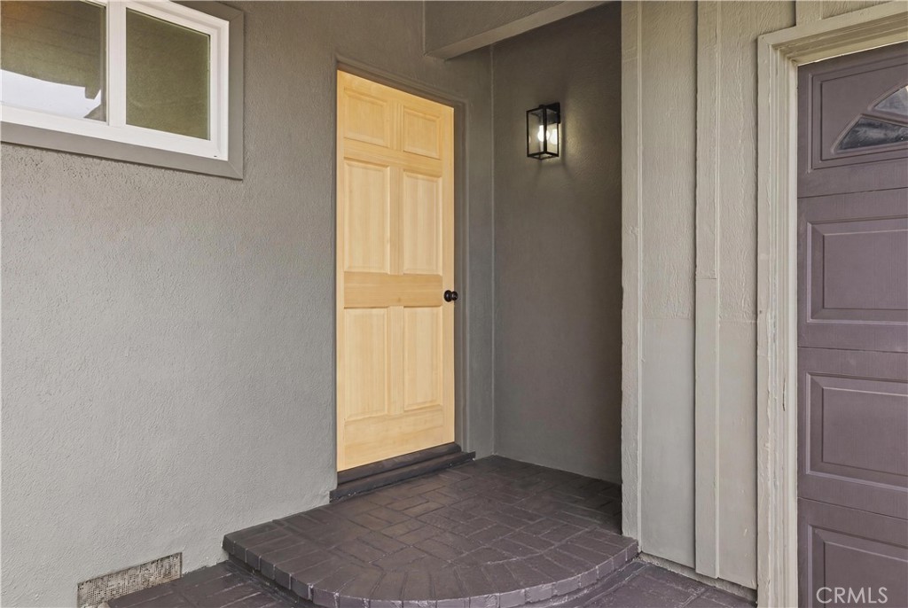 1261 E Balsam