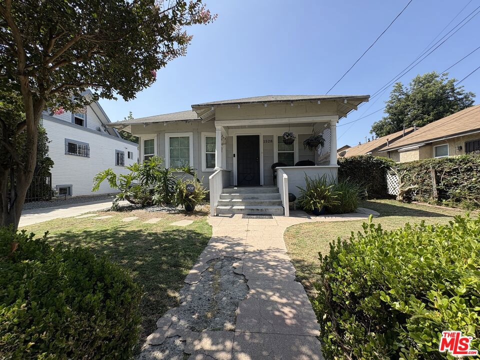 1528 W 36th Street