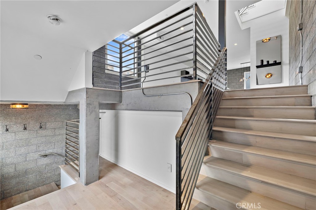 4151 Redwood Avenue #106