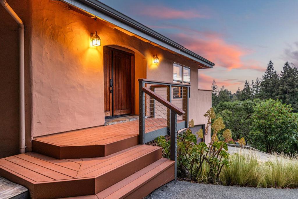 1081 Avocado Road