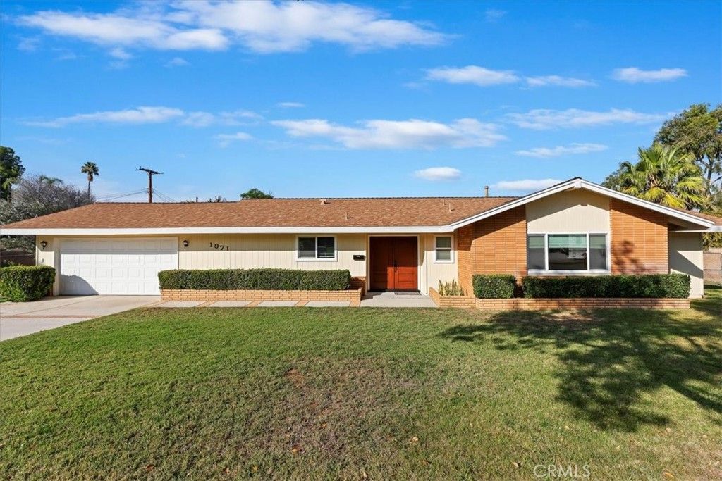 Photo of 1971 Camden St, Riverside, CA 92506 (MLS # IV25255155)