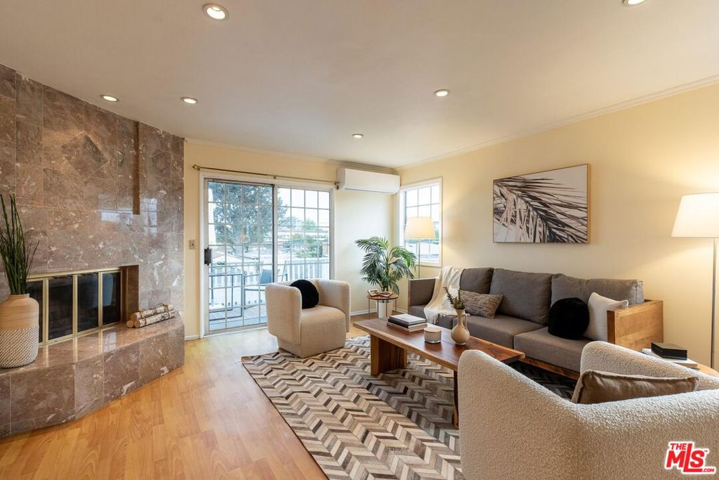 2724 W 157th Street