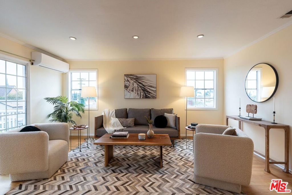 2724 W 157th Street