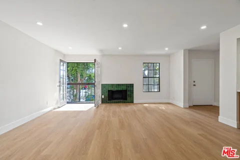 MLS: 26870631