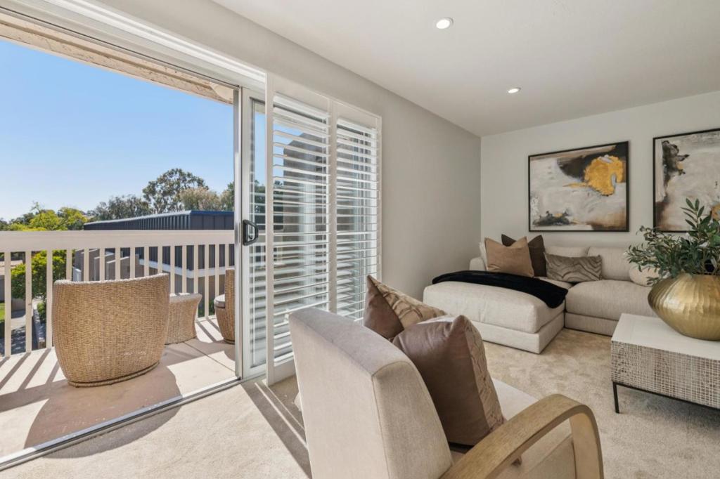 675 Sharon Park 307