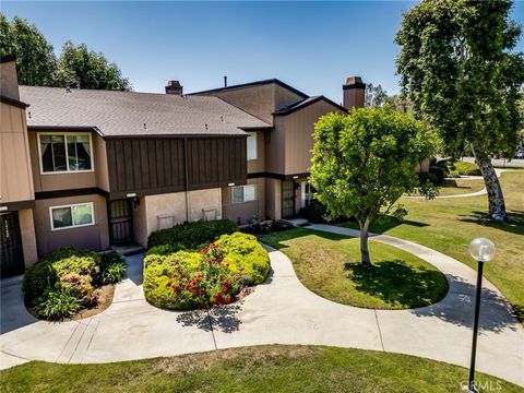 Photo of 161 N Center Place, Redlands, CA 92373 (MLS # OC26094510)