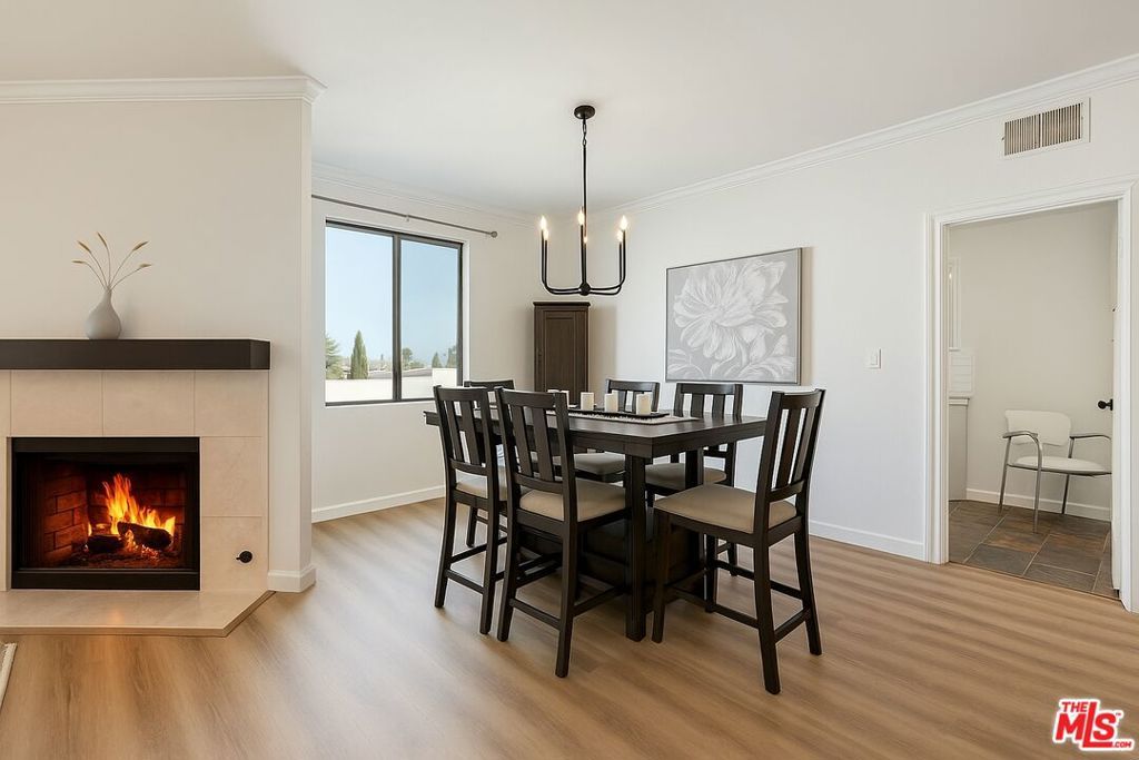 Photo of 828 S Bedford Street #202, Los Angeles, CA 90035 (MLS # 25603753)