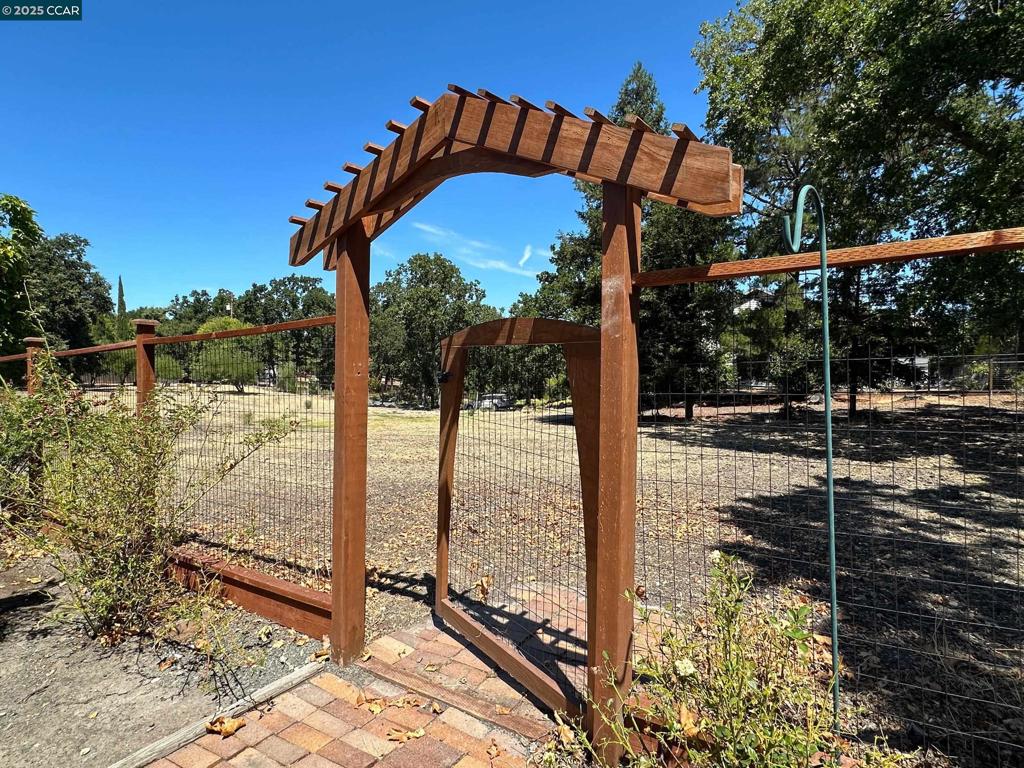 S. WALNUT CREEK - Residential