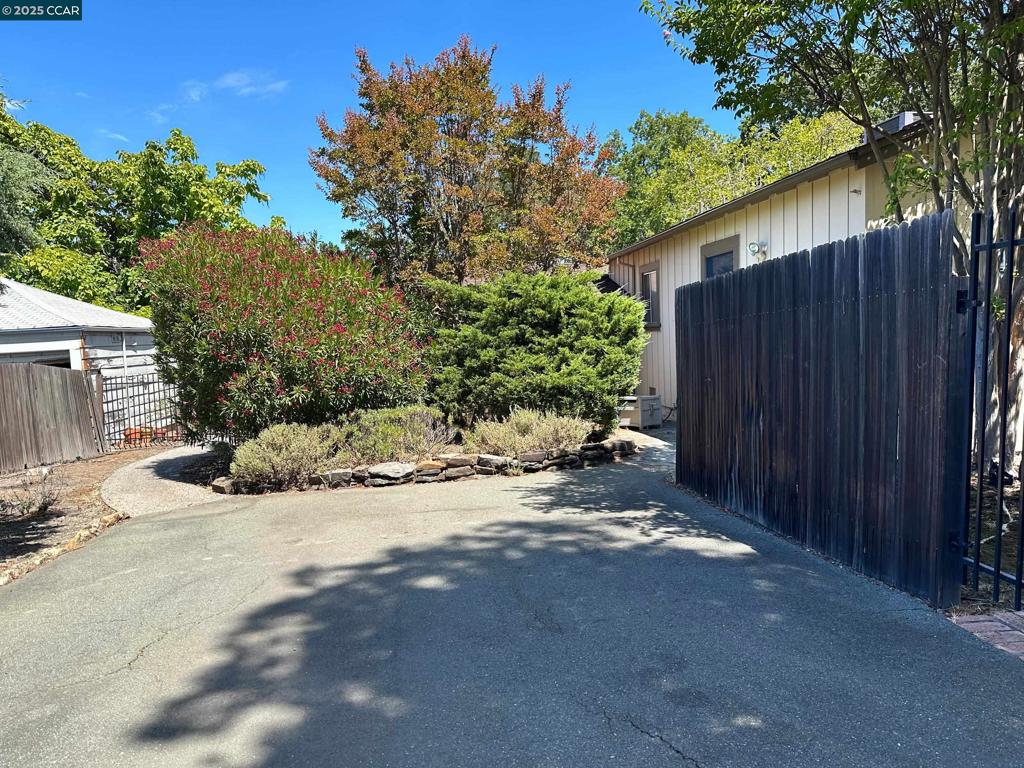 S. WALNUT CREEK - Residential