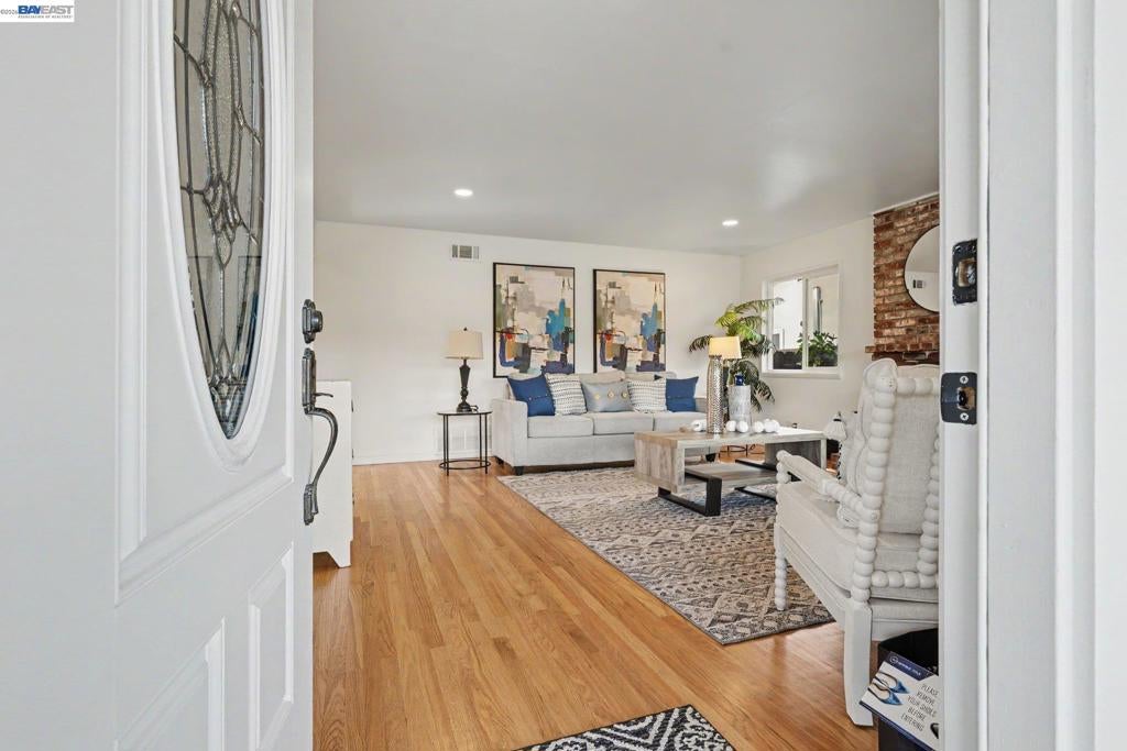 1041 Wagoner Dr