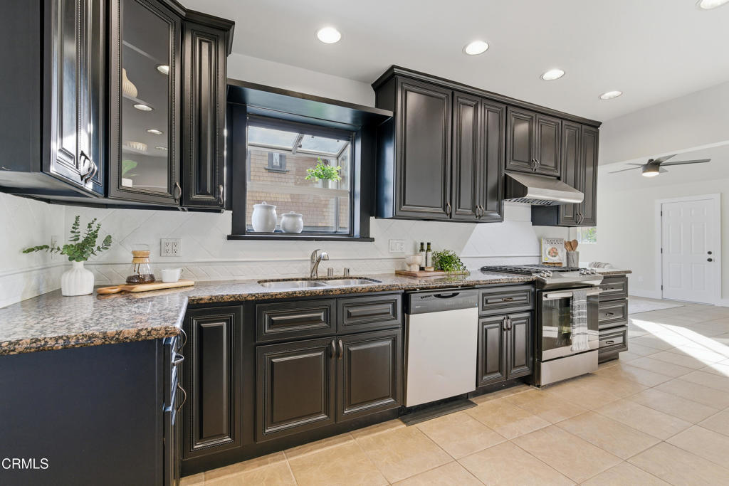 967 N El Molino Avenue