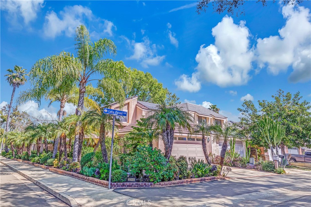 22482 Lake Forest Ln