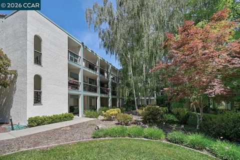 Photo of 1501 Ptarmigan Dr DR #6B, Walnut Creek, CA 94595 (MLS # 41133489)