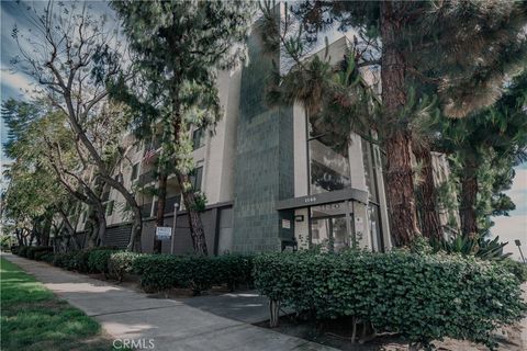 Photo of 1140 E Ocean Blvd #325, Long Beach, CA 90802 (MLS # SR26084434)