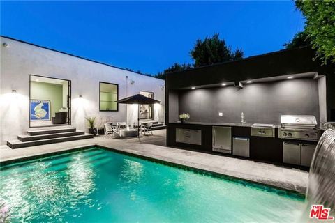 Photo of 903 N Crescent Heights Boulevard, Los Angeles, CA 90046 (MLS # 25595047) Photo of 903 N Crescent Heights Boulevard, Los Angeles, CA 90046 (MLS # 25595047)