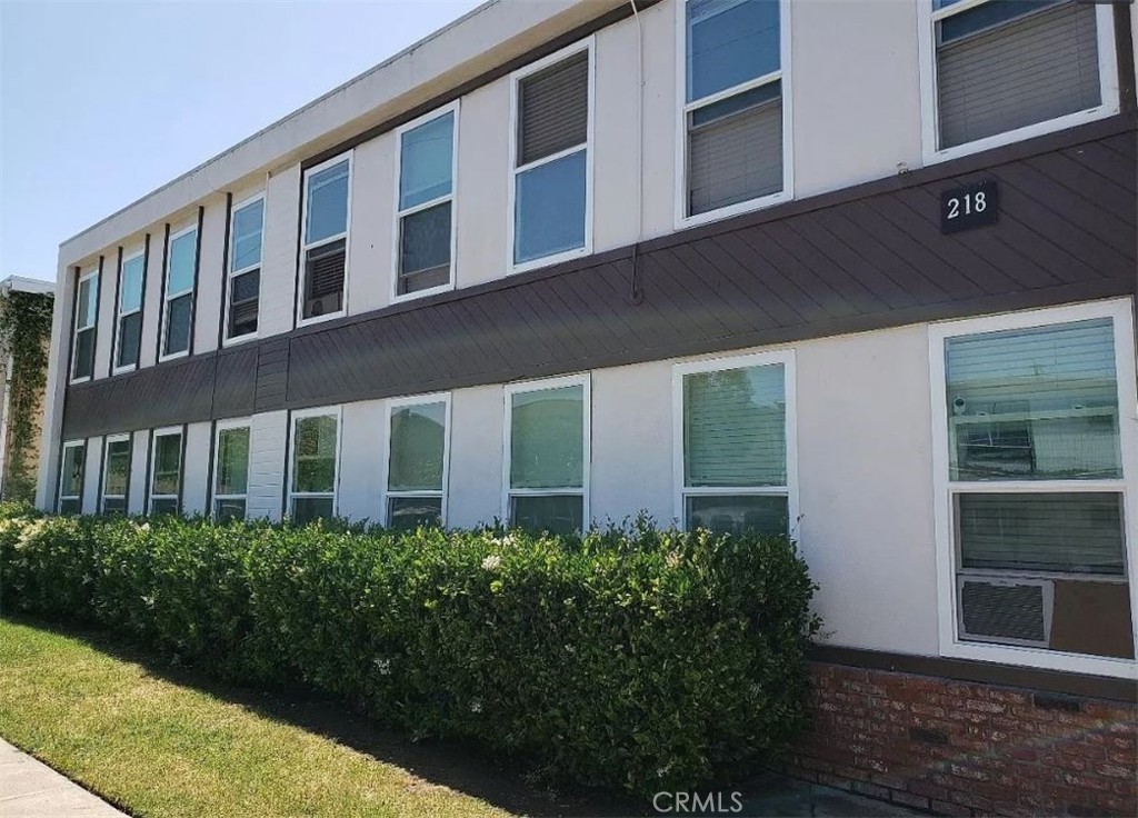 218 W Wilson Avenue