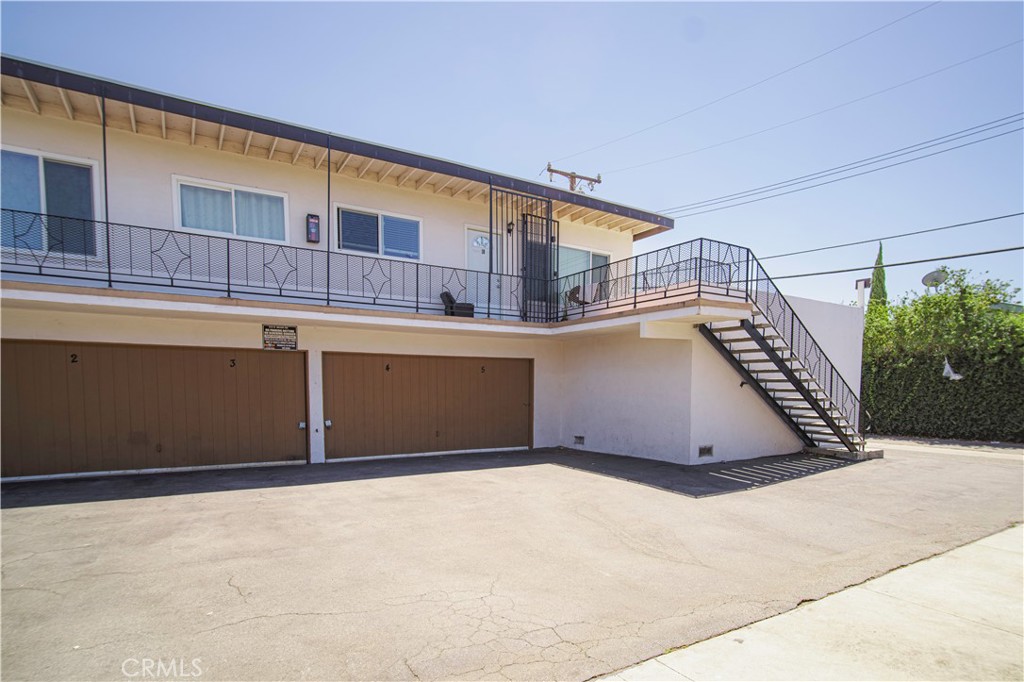 218 W Wilson Avenue