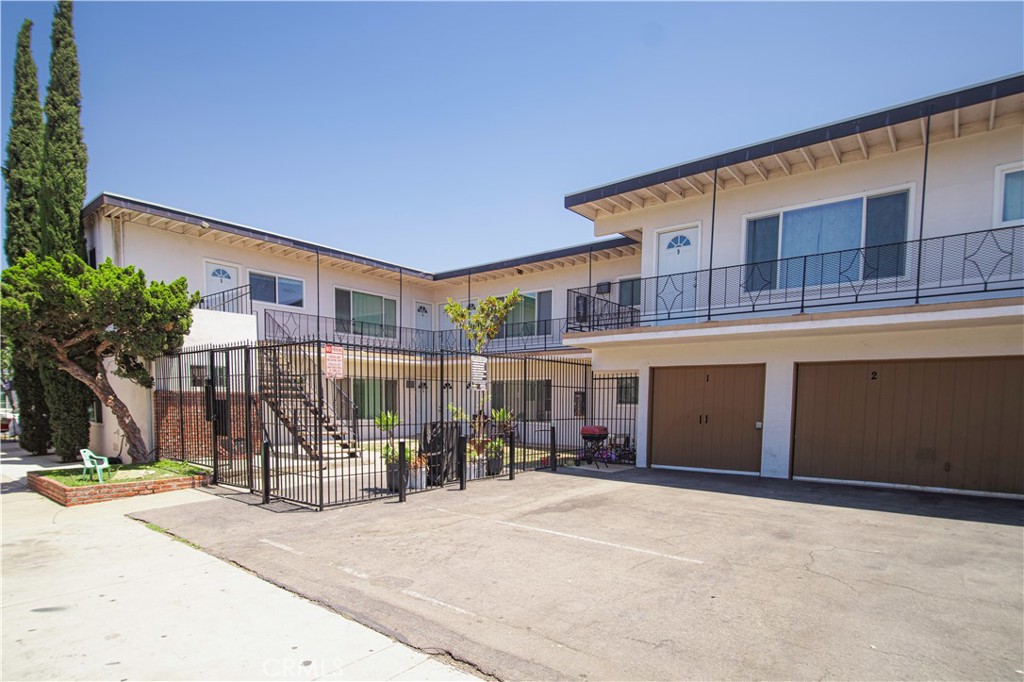 218 W Wilson Avenue