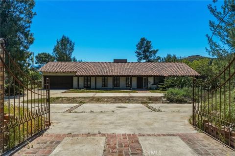 Photo of 11560 Darling Road, Agua Dulce, CA 91390 (MLS # SR26064310)