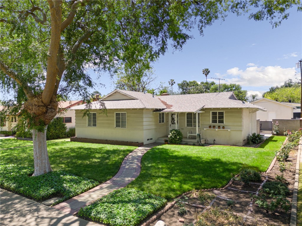 691 N Palm