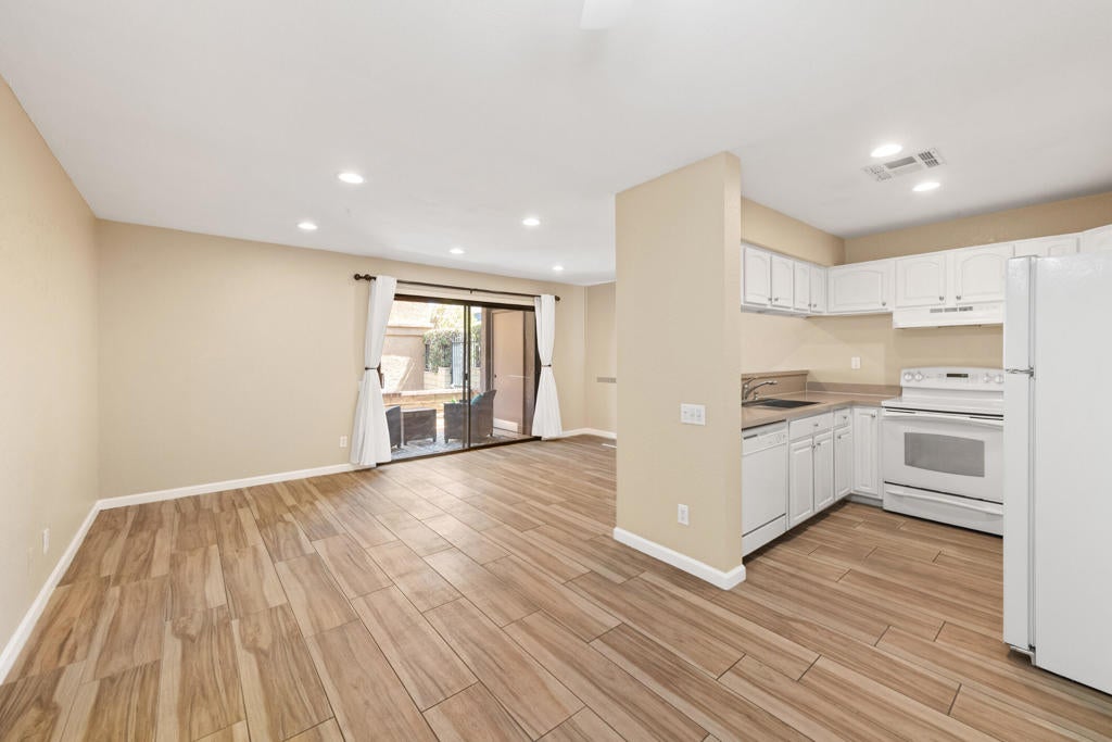 291 E Mel Avenue E 200