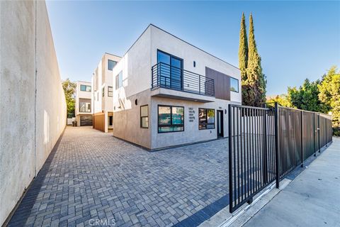 Photo of 1855 Crenshaw Boulevard, Los Angeles, CA 90019 (MLS # BB25249274)