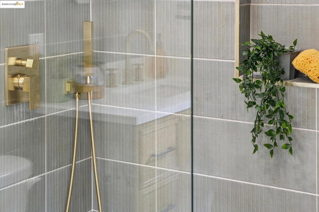 LAKESHORE - Residential