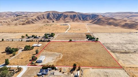 Tiny photo for 485 S 8 th Street, Shandon, CA 93461 (MLS # SC25224404)