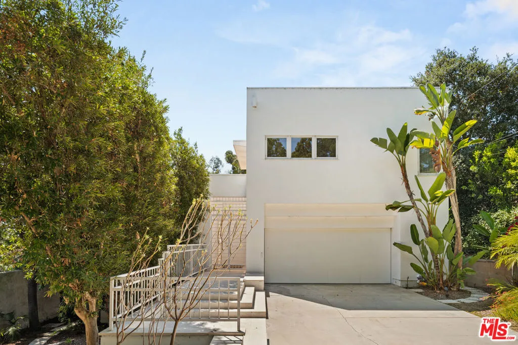 Los Angeles, California 90046, United States, 4 Bedrooms Bedrooms, ,4 BathroomsBathrooms,Residential,Active,213461