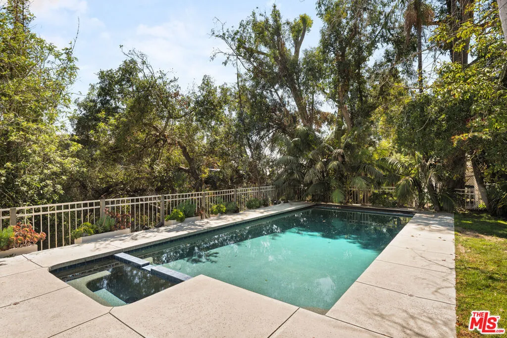 Los Angeles, California 90046, United States, 4 Bedrooms Bedrooms, ,4 BathroomsBathrooms,Residential,Active,213461