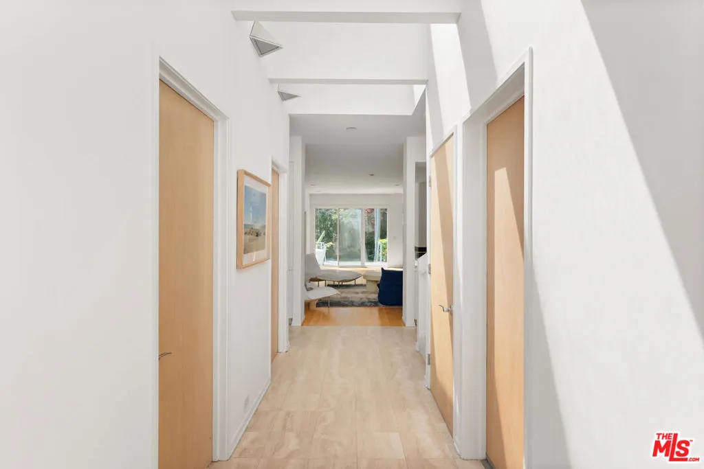 Los Angeles, California 90046, United States, 4 Bedrooms Bedrooms, ,4 BathroomsBathrooms,Residential,Active,213461