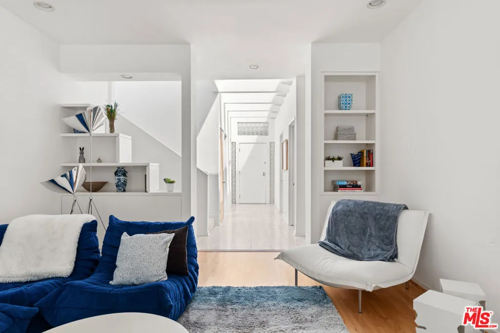 Los Angeles, California 90046, United States, 4 Bedrooms Bedrooms, ,4 BathroomsBathrooms,Residential,Active,213461