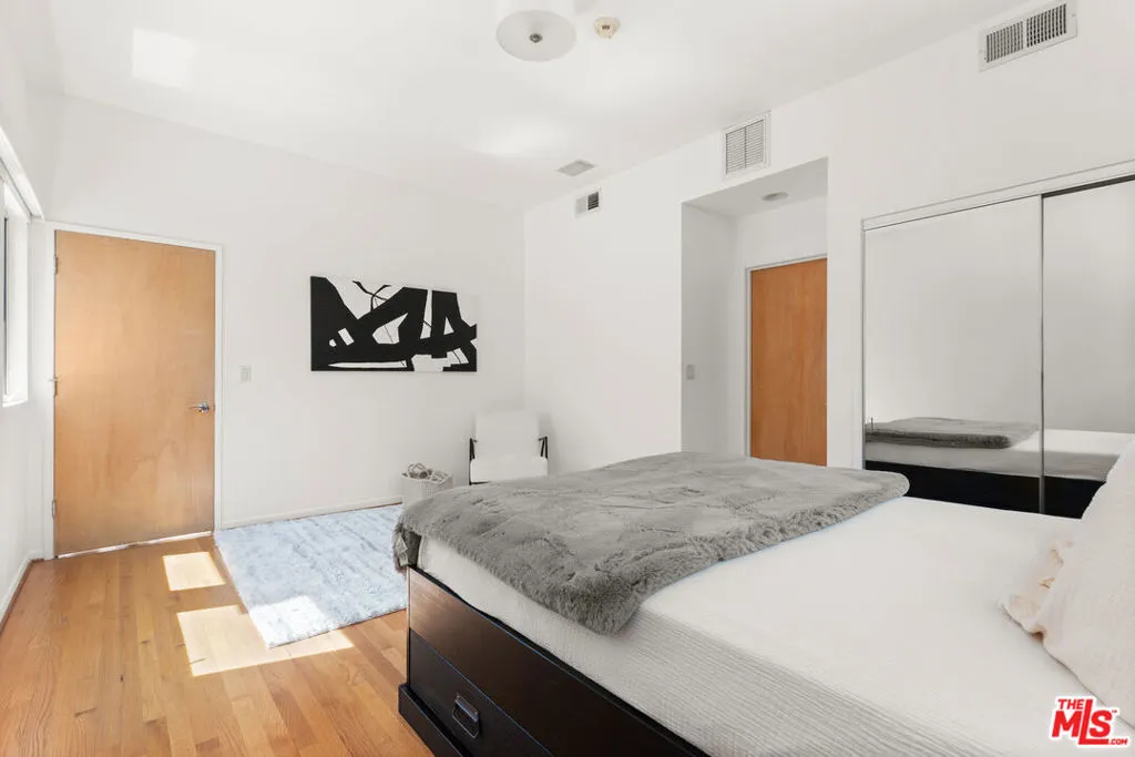 Los Angeles, California 90046, United States, 4 Bedrooms Bedrooms, ,4 BathroomsBathrooms,Residential,Active,213461