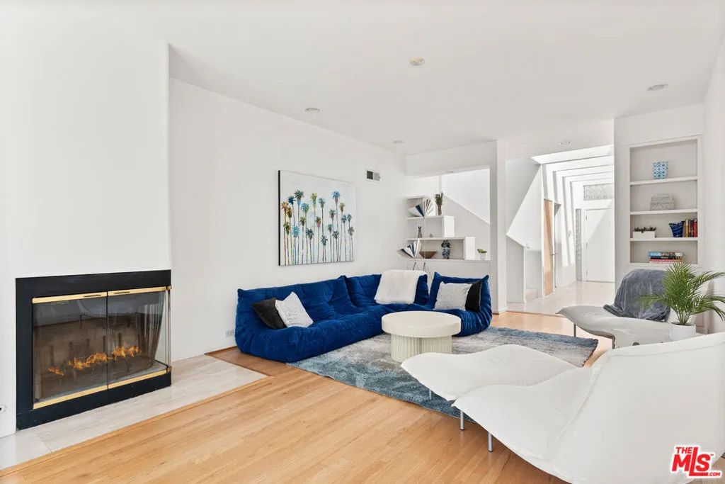 Los Angeles, California 90046, United States, 4 Bedrooms Bedrooms, ,4 BathroomsBathrooms,Residential,Active,213461