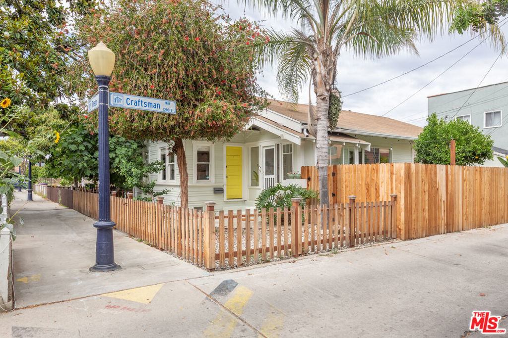 732 N Toledo Walk