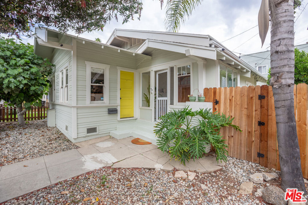 732 N Toledo Walk