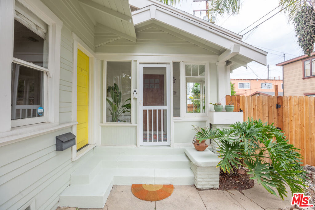732 N Toledo Walk