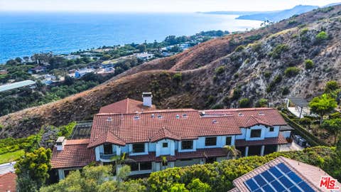 Photo of 24753 Vantage Point Terrace, Malibu, CA 90265 (MLS # 26854913)