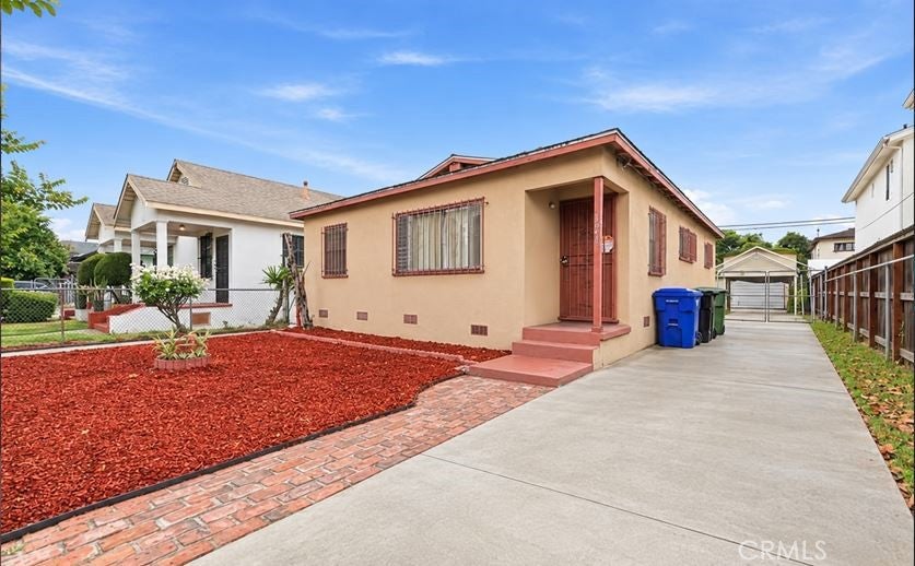 Photo of 324 E 55th ST, Los Angeles, CA 90011 (MLS # SR26222593)
