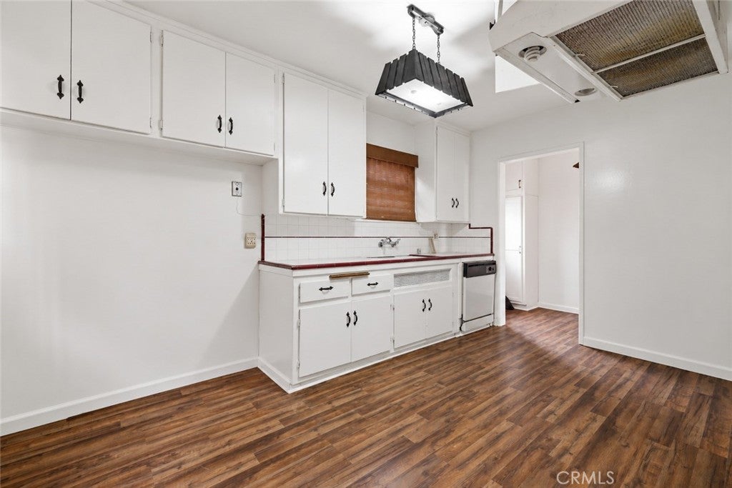 324 E 55th