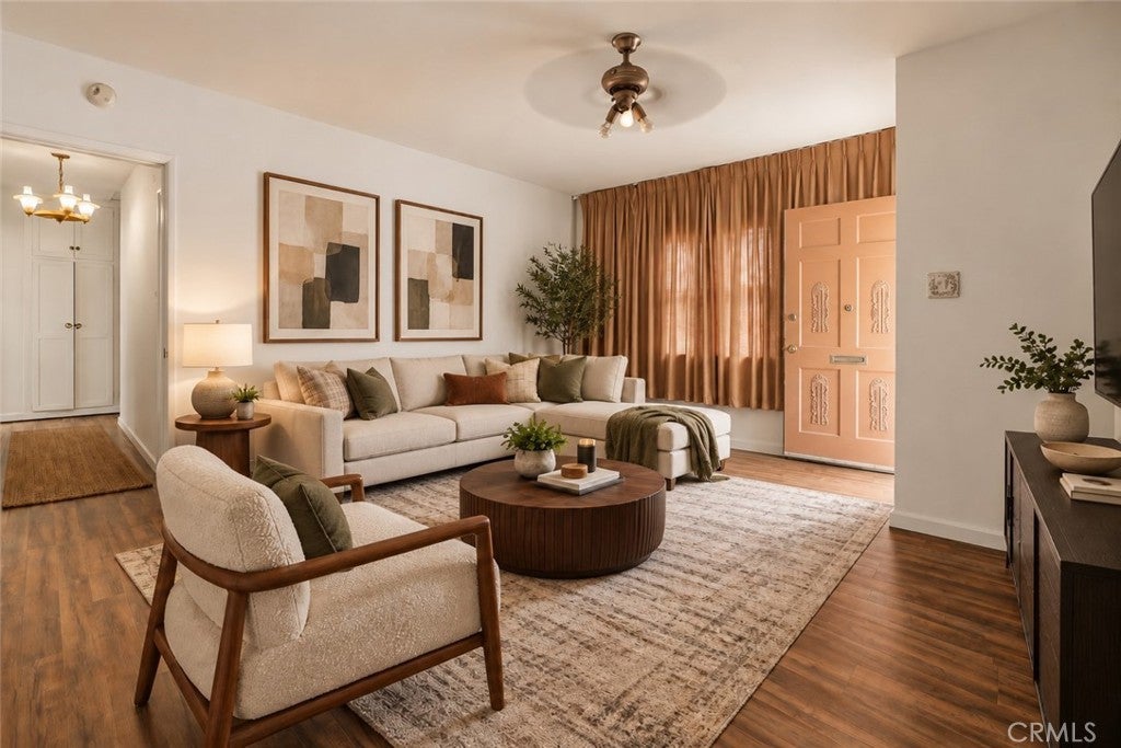 324 E 55th