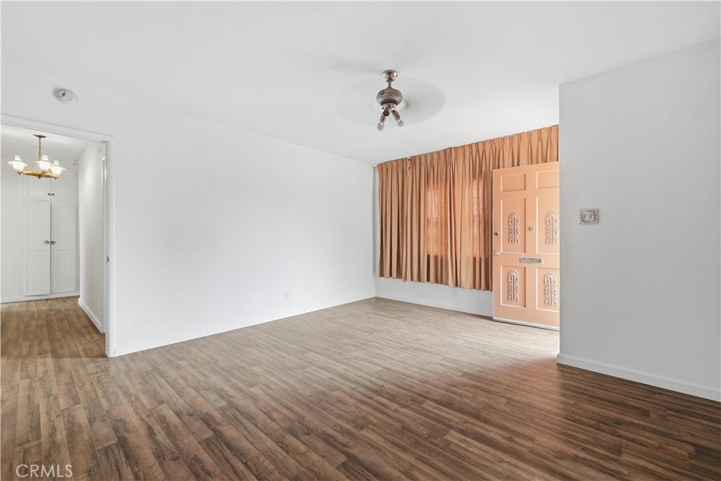 324 E 55th