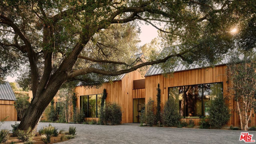 Photo of 3405 Fryman Road, Studio City, CA 91604 (MLS # 26636745)